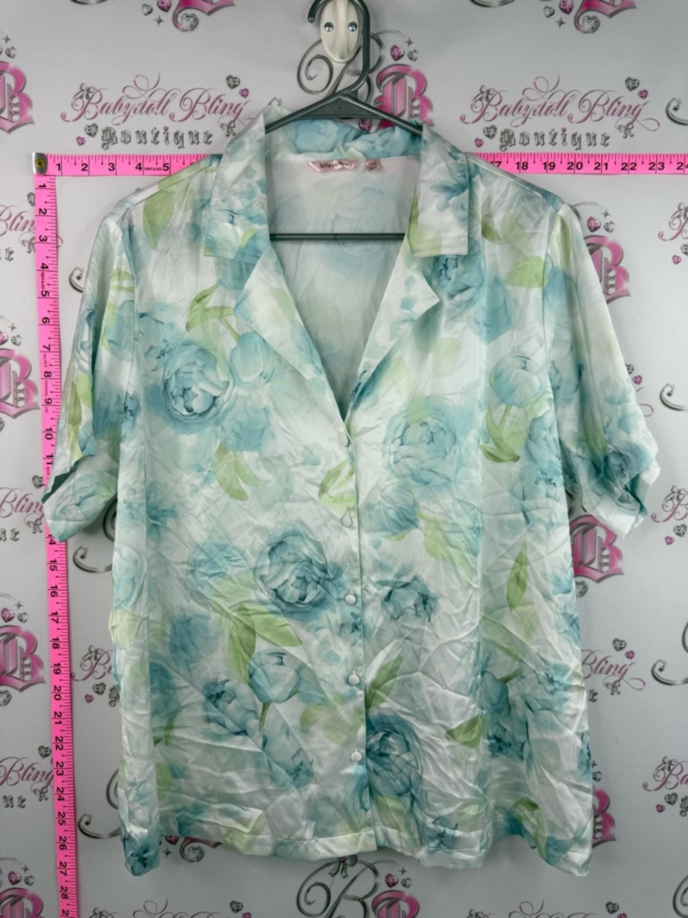 La Vie En Rose T-shirt button up flowers Pastel Blue Green Floral Button-Up Top